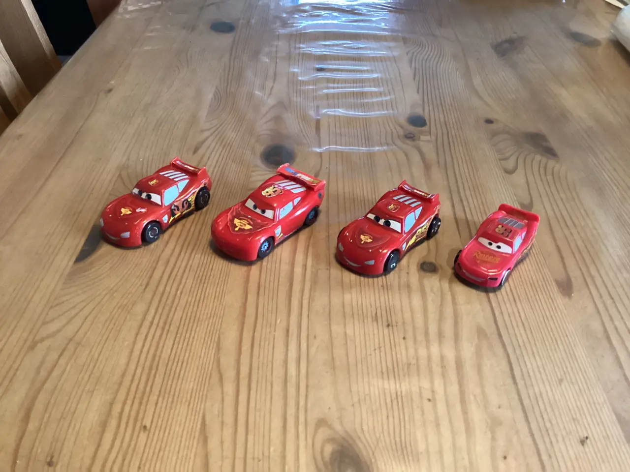 Billede 6 - Masser af Disney Cars.
