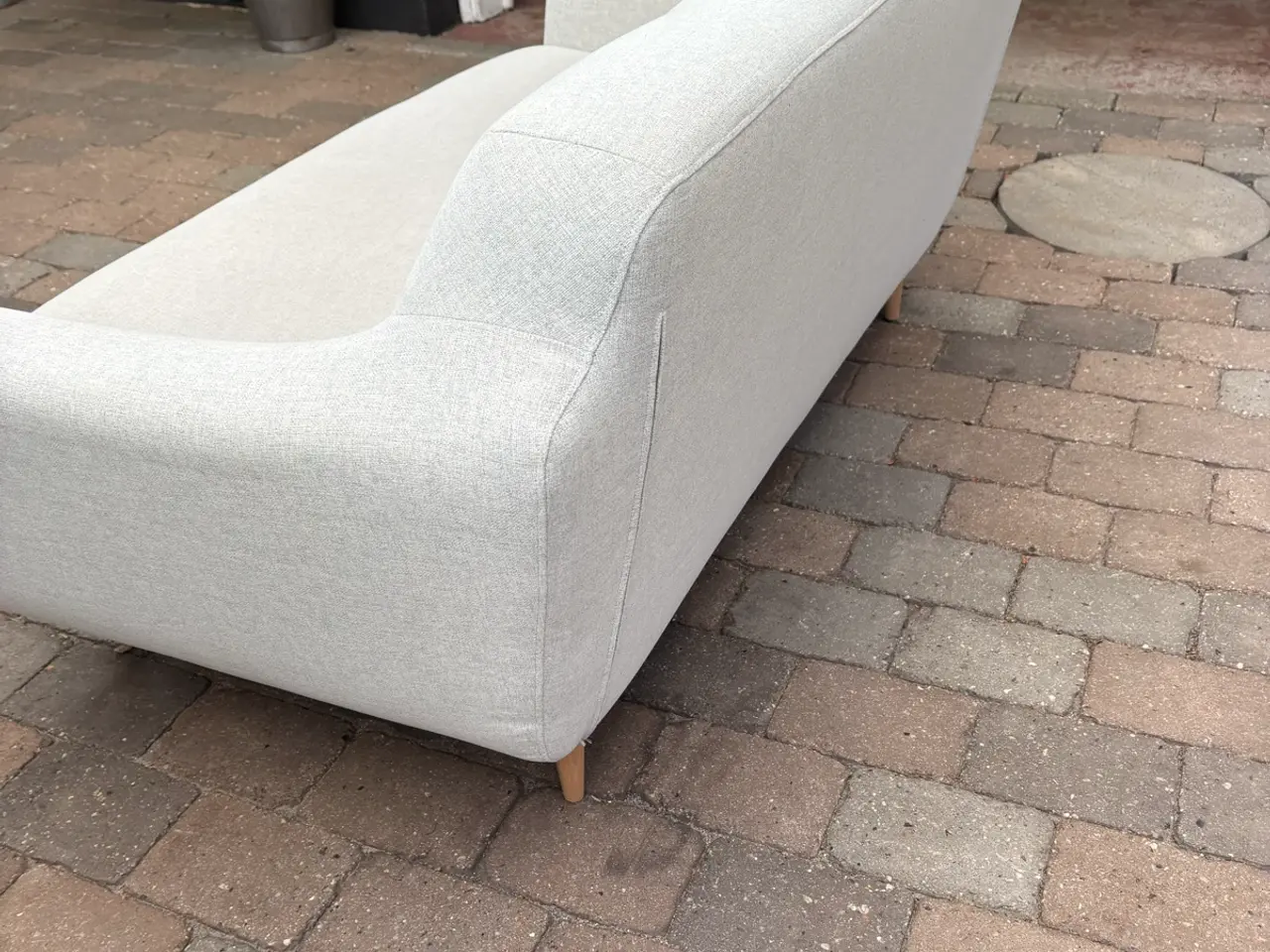 Billede 3 - Sofa i lys grå skal sælges nu kom med et bud