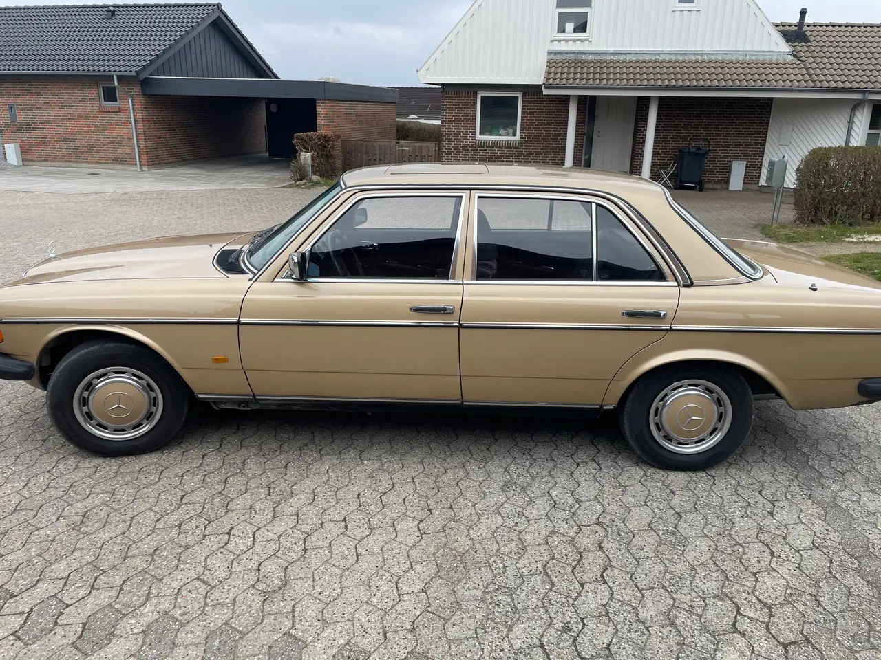 Billede 2 - Nysynet Veteran Mercedes 230E aut. 