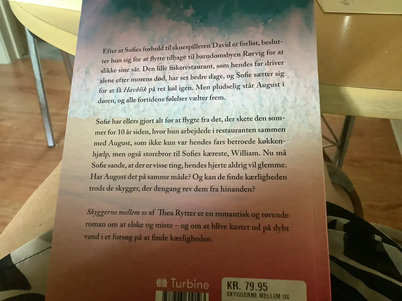 Billede 2 - Skyggerne mellem os Thea Rytter