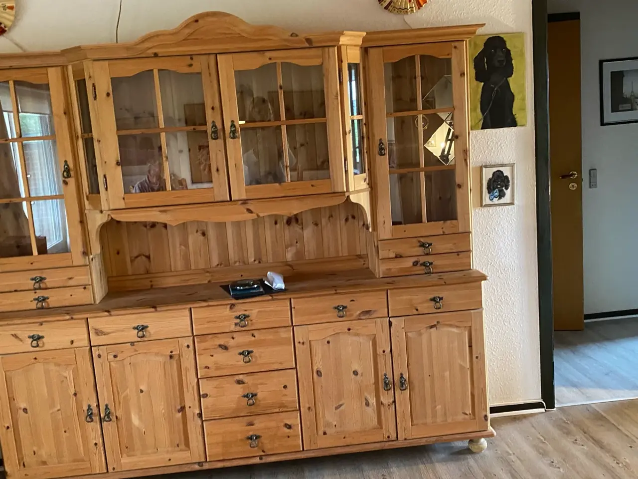 Billede 1 - Skænk med vitrine