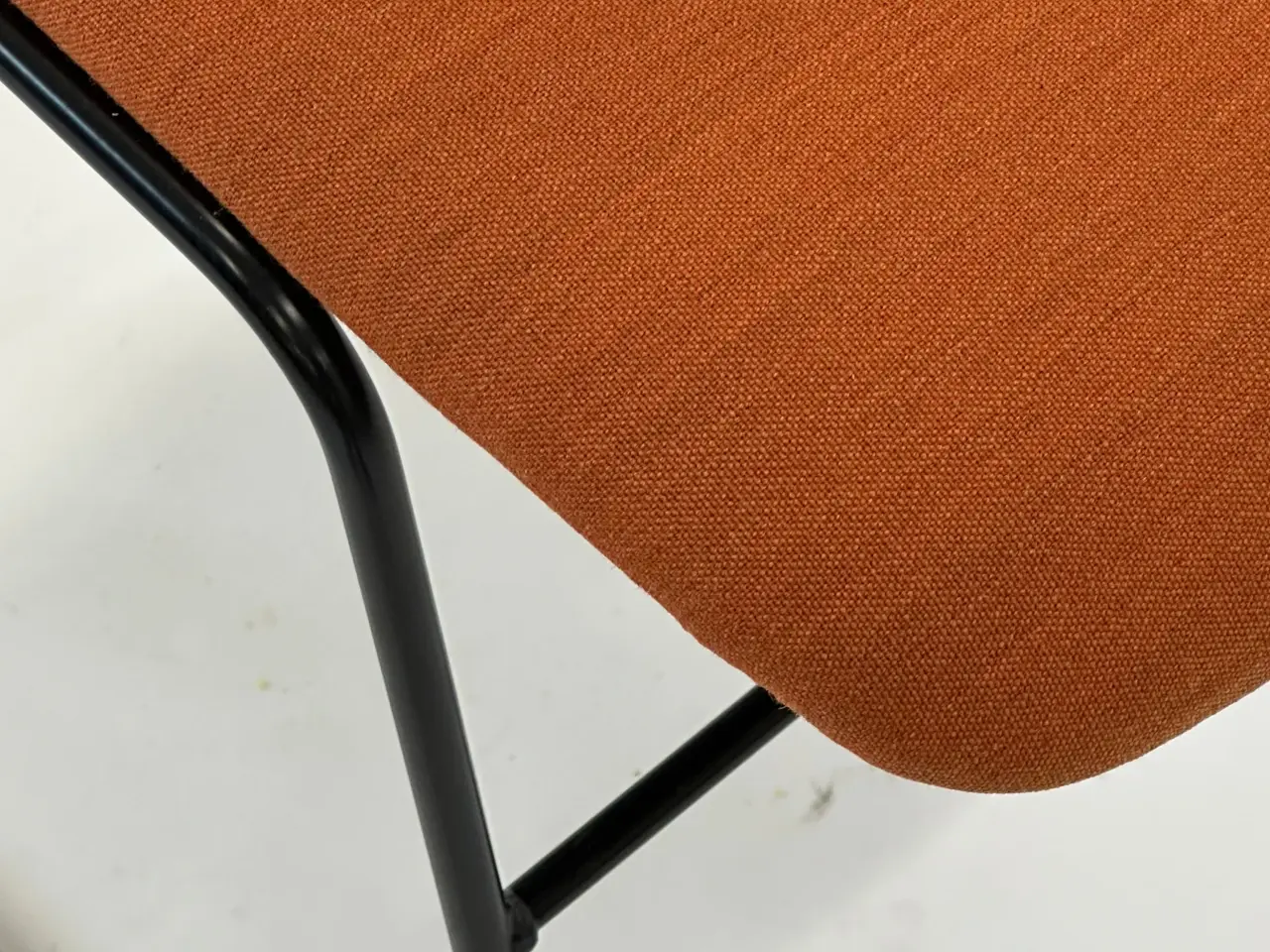 Billede 7 - HOWE 40/4 Stol – Orange med Sort Stel