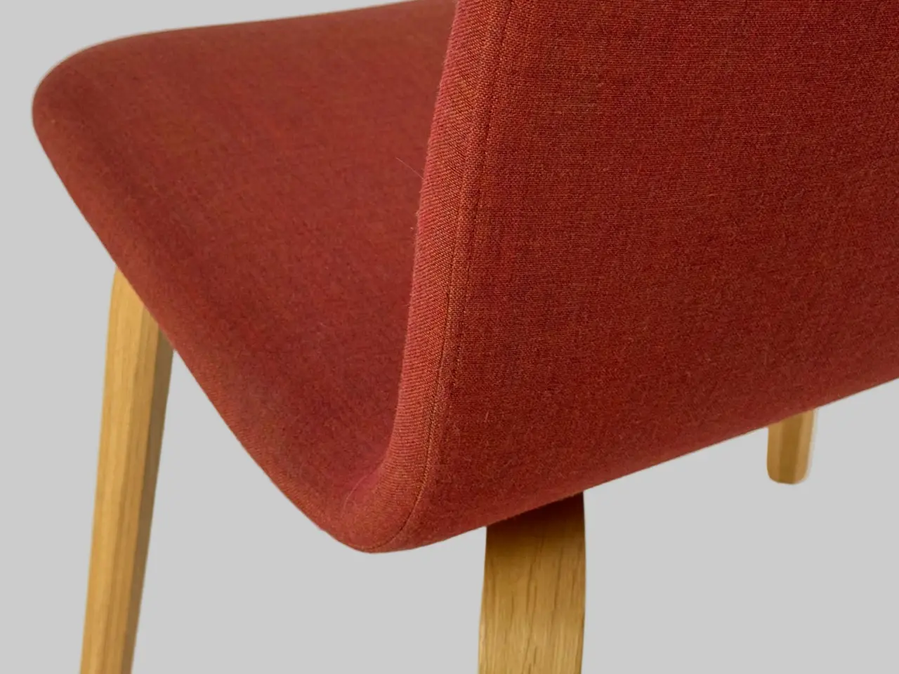 Billede 6 - Muuto Visu Loungestol – Rød/Eg Stel