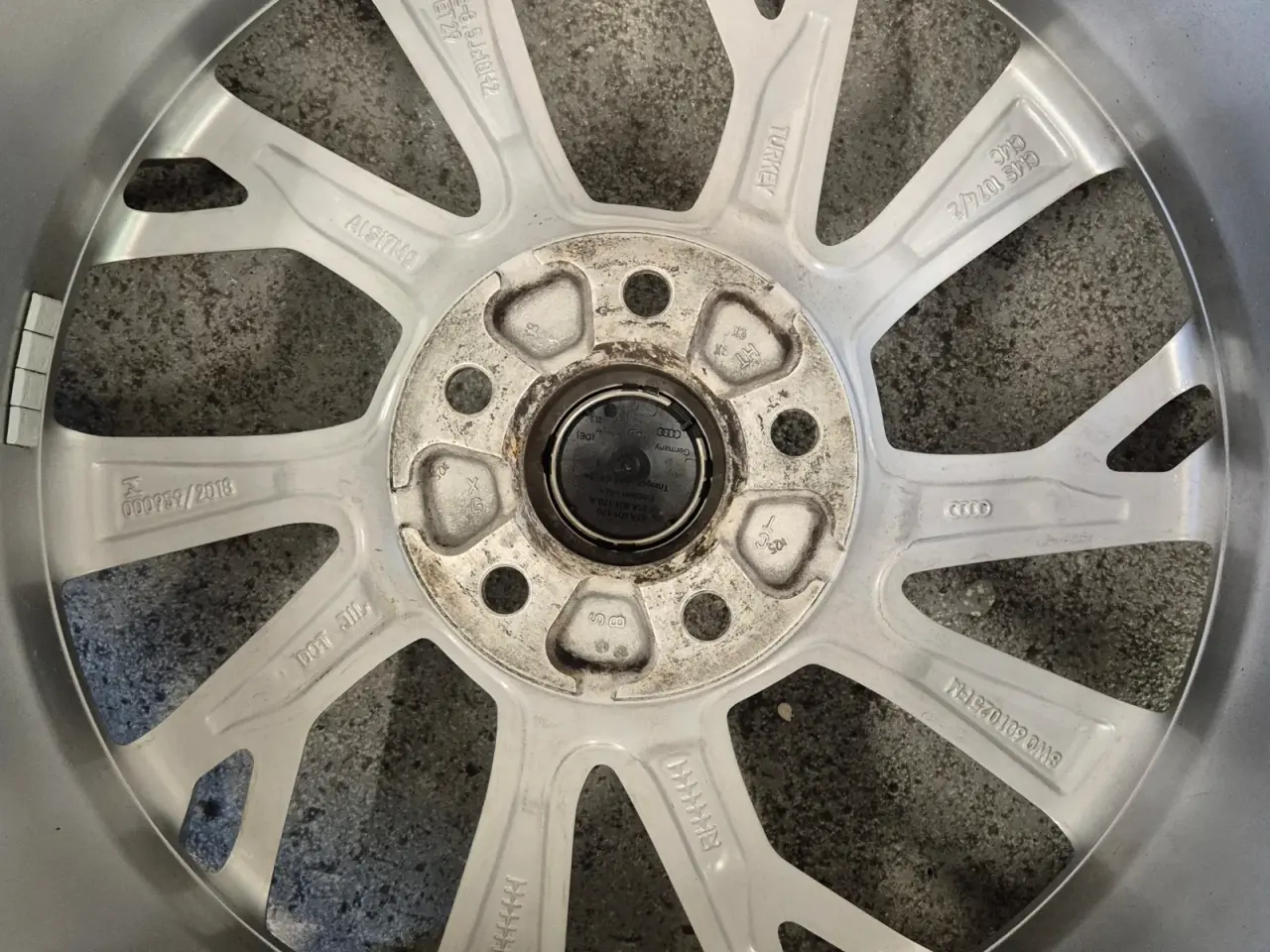 Billede 5 - AUDI A4 / A5 / A6 / A7 ORIGINAL ALUFÆLGE MED SOMME