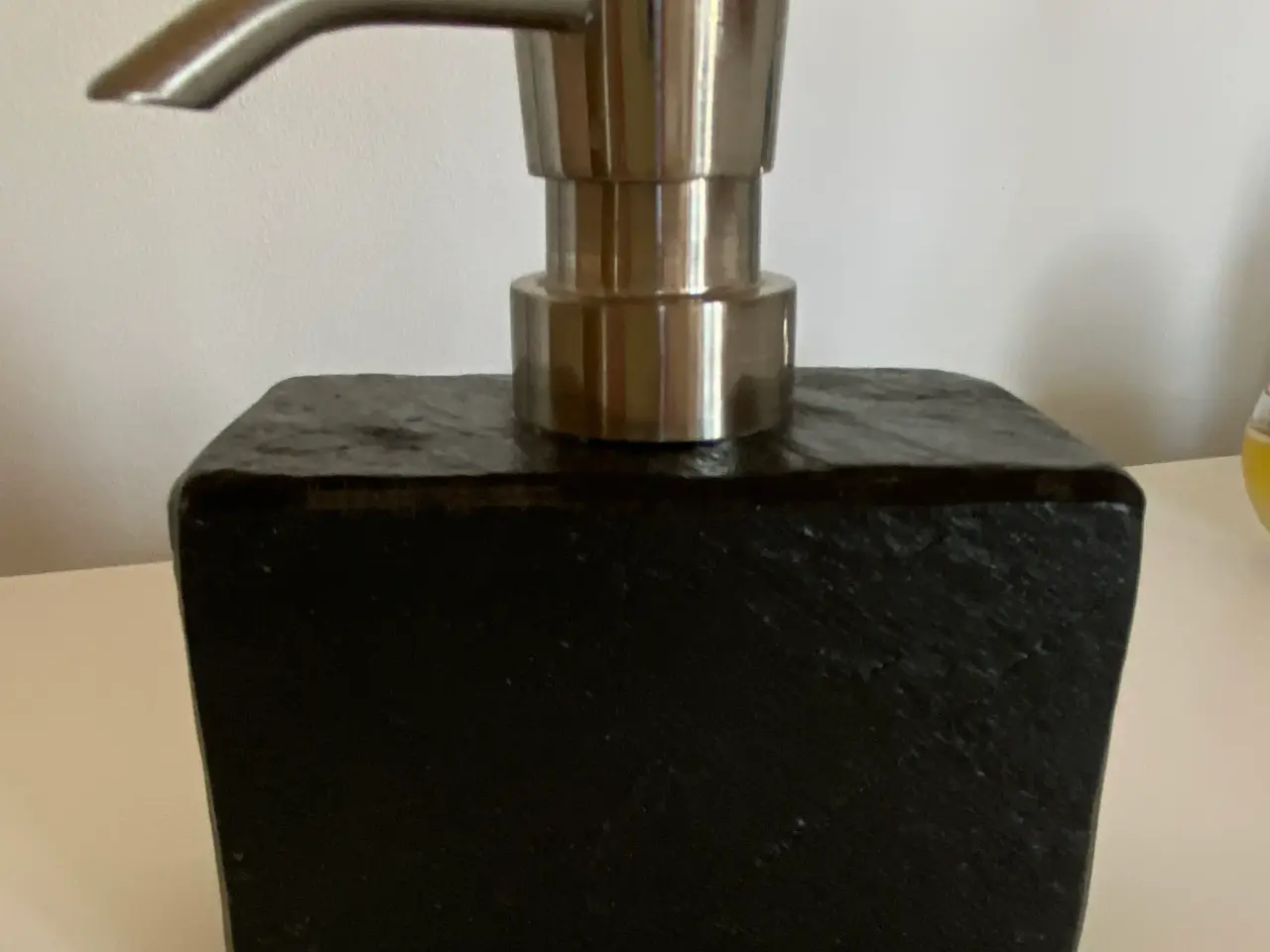 Billede 2 - Sæbedispenser og sæbeskål
