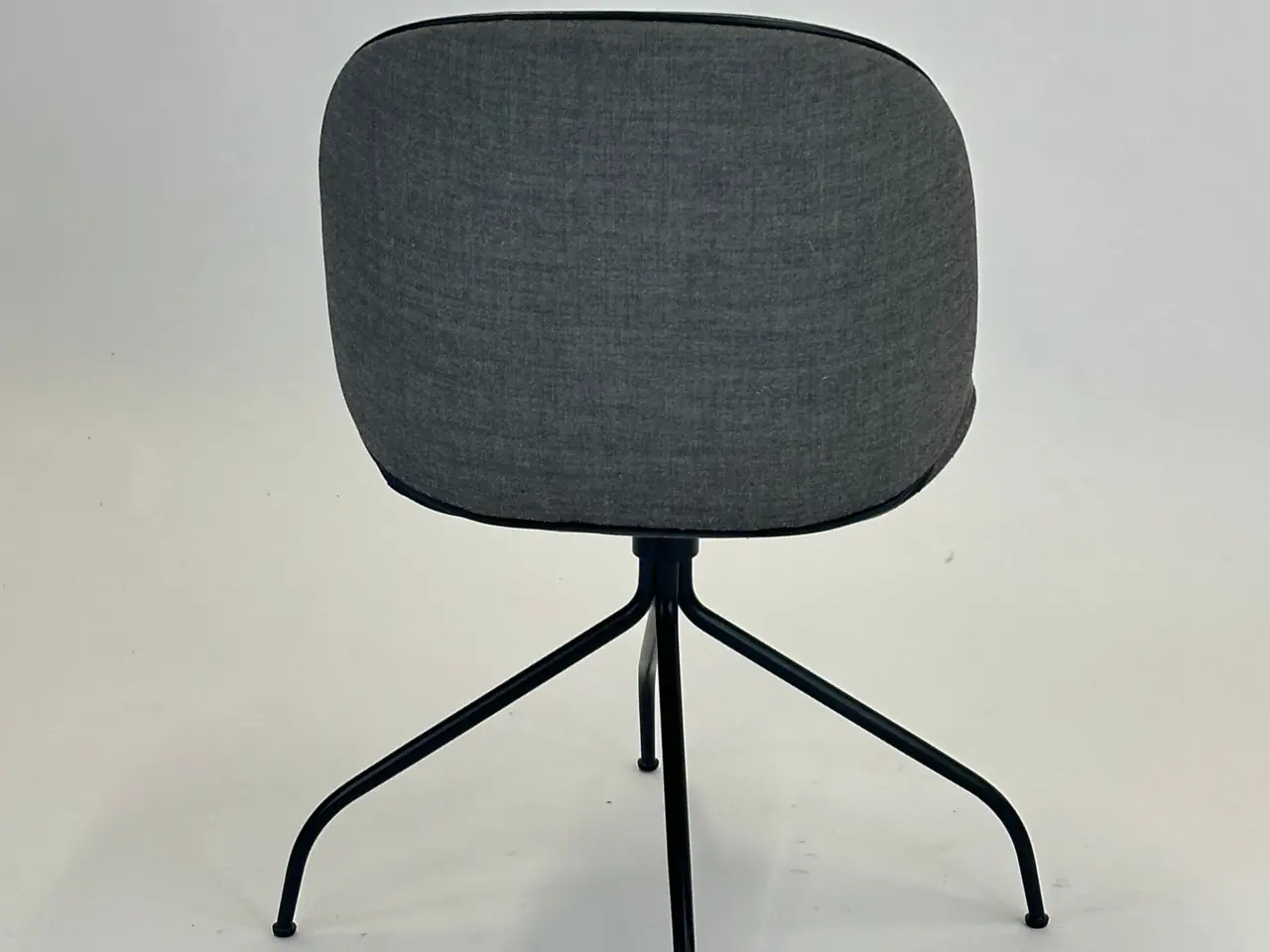 Billede 5 - GUBI Beetle Meeting Chair Stol – Grå med Sort Stel