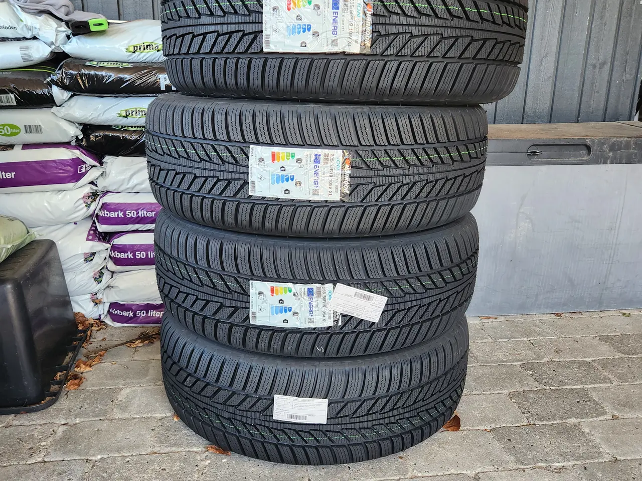 Billede 1 - 235/55R19 Hankook vinterdæk Ion Icept SUV