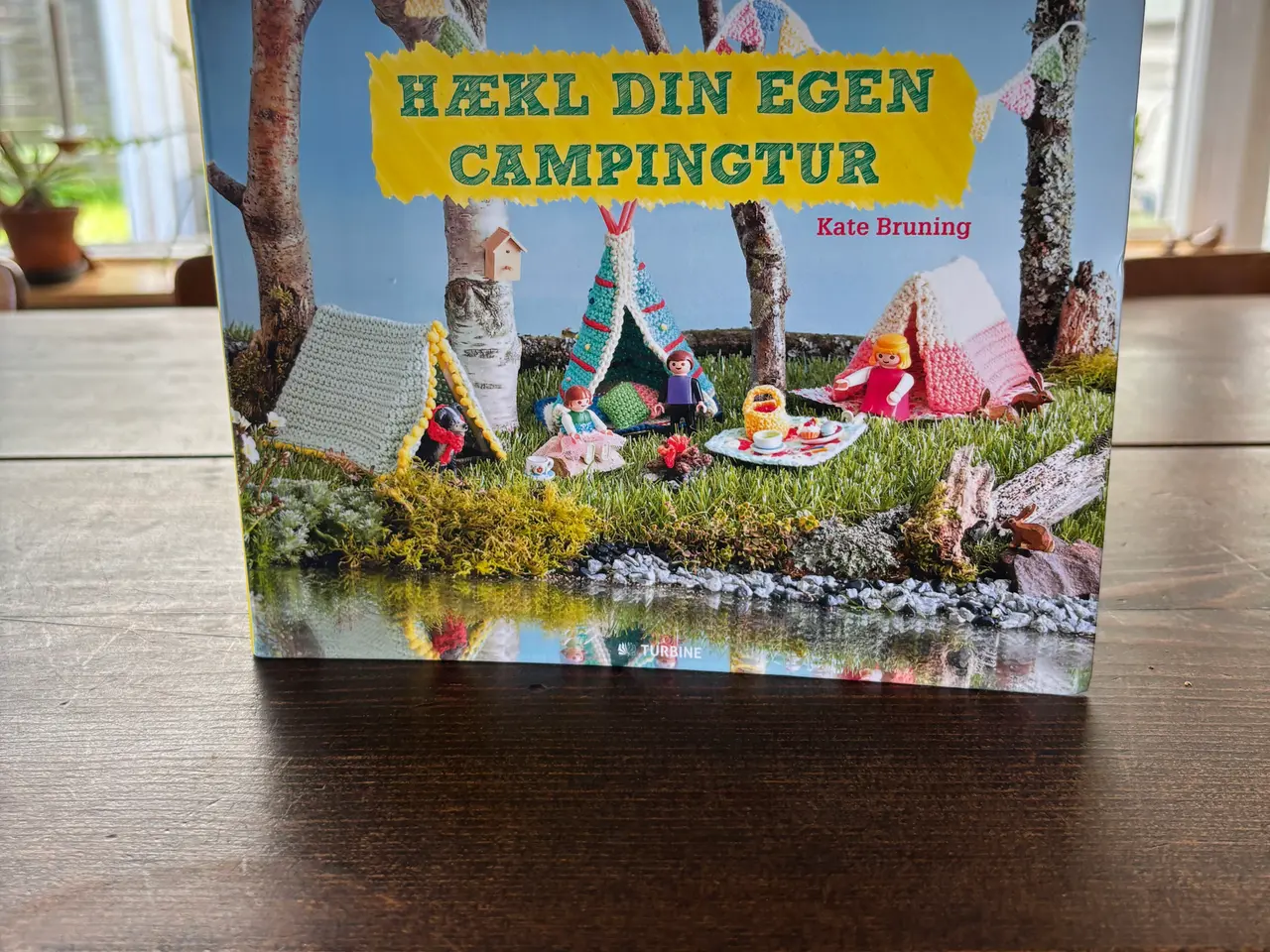 Billede 1 - Hæklebog “Hækl din egen campingtur”