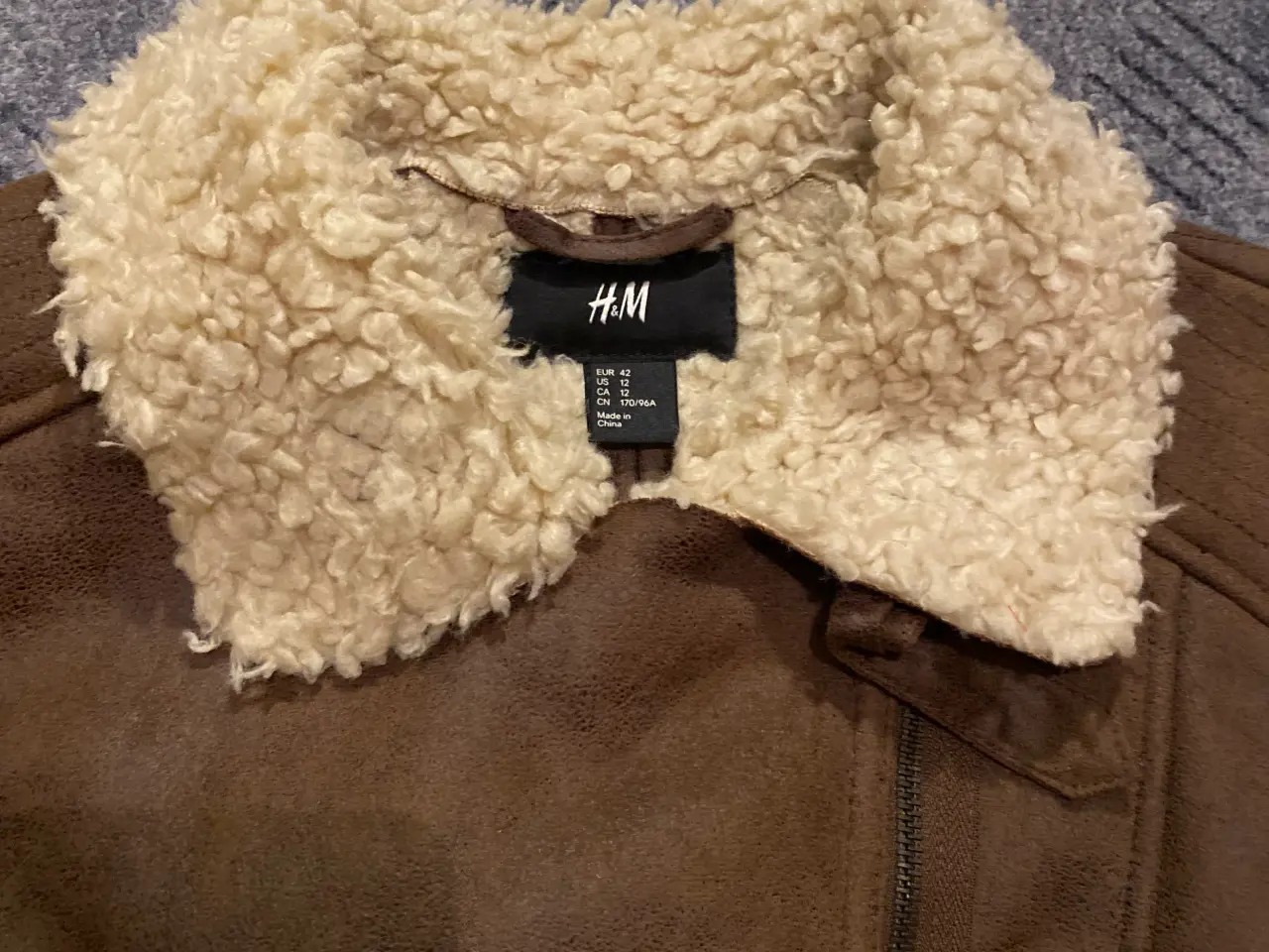 Billede 14 - H&M varm jakke med faux fur foer - 42