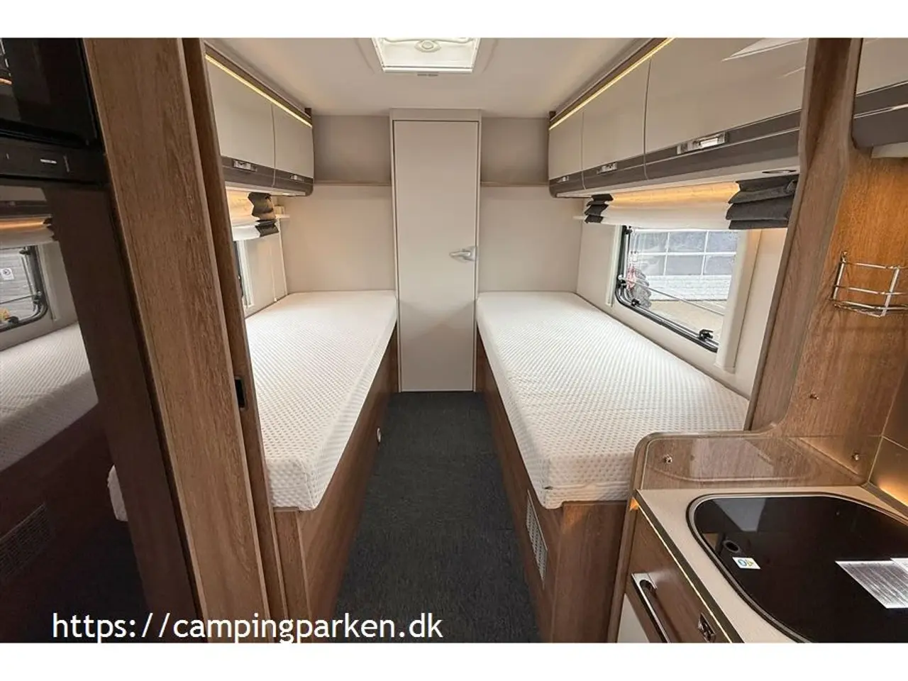 Billede 9 - 2022 - Dethleffs Trend T 7017 EB   Lave enkeltsenge og stort toiletrum i bagenden med brusekabine, 140hk, Euro6 motor