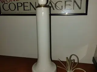 Flot hvid glas bordlampe