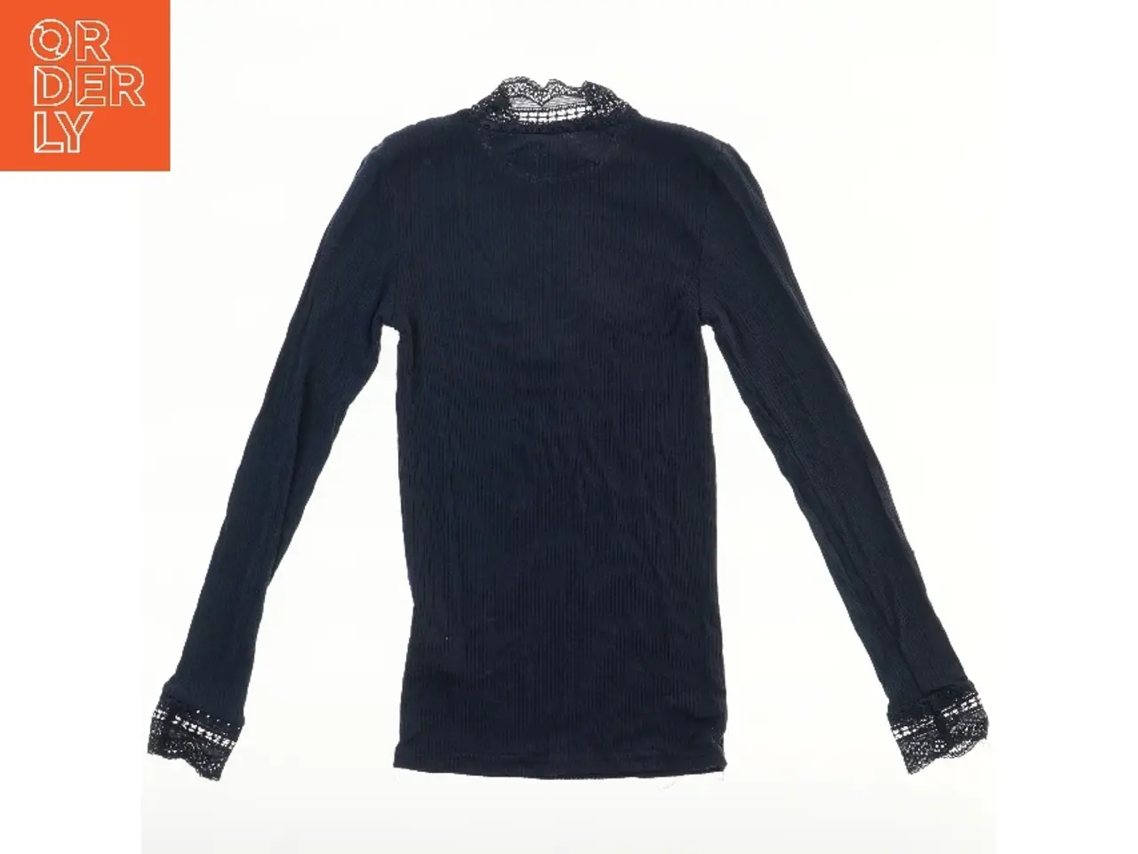 Billede 2 - Bluse med blonde fra Name It (str. 134)