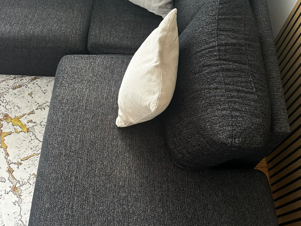 Billede 4 - Stilren mørk hjørnesofa med chaiselong