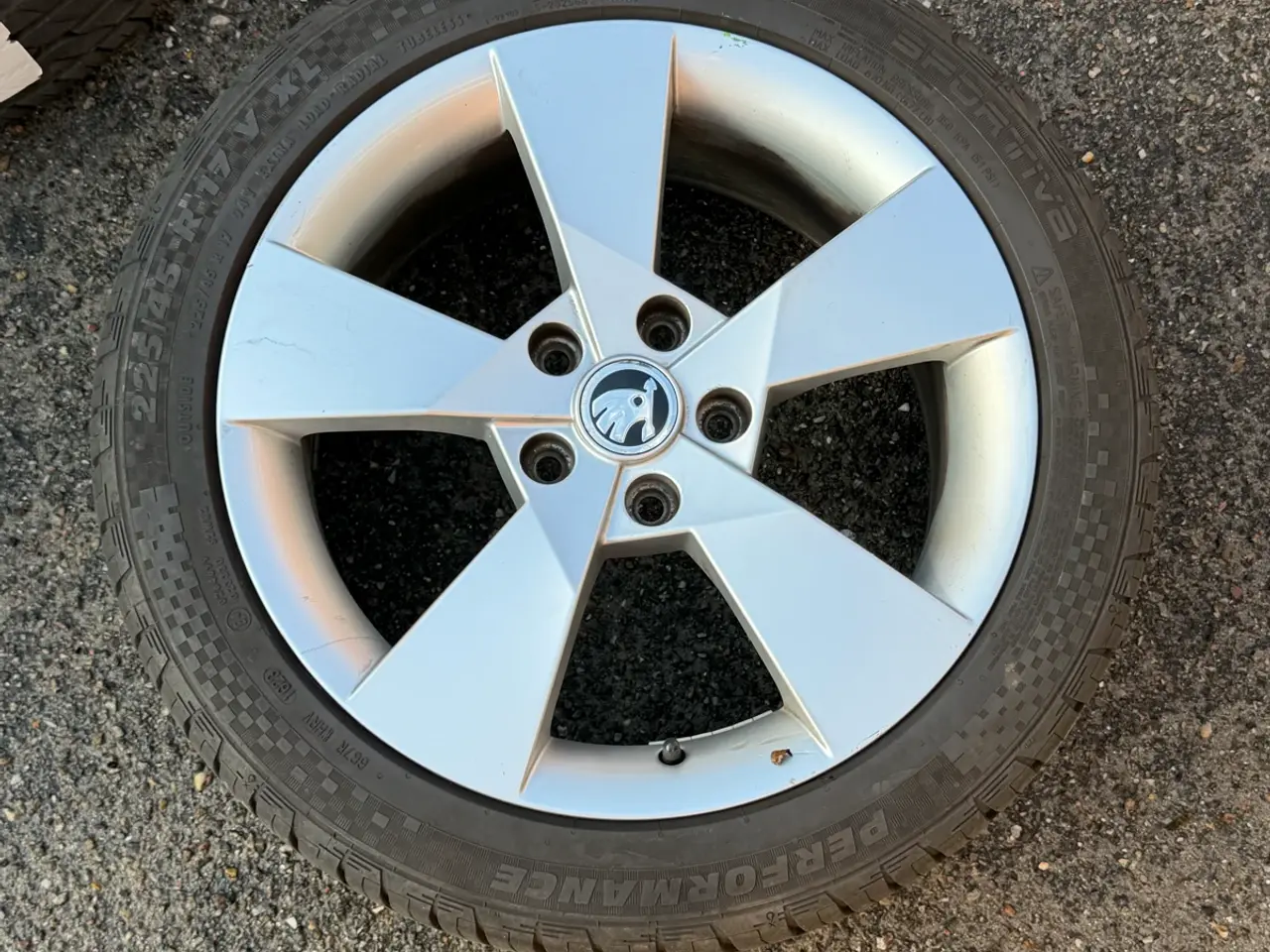 Billede 8 - Skoda alufælge med dæk