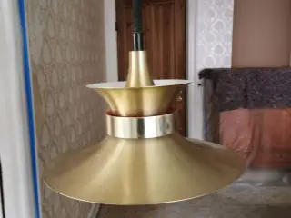 Vintage pendel med hejs. Lamp can move up / down.