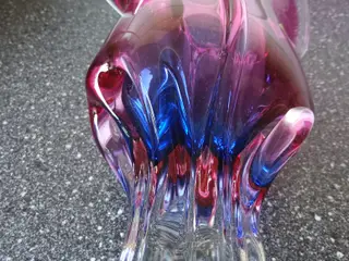Hospodka glaskunst vase.