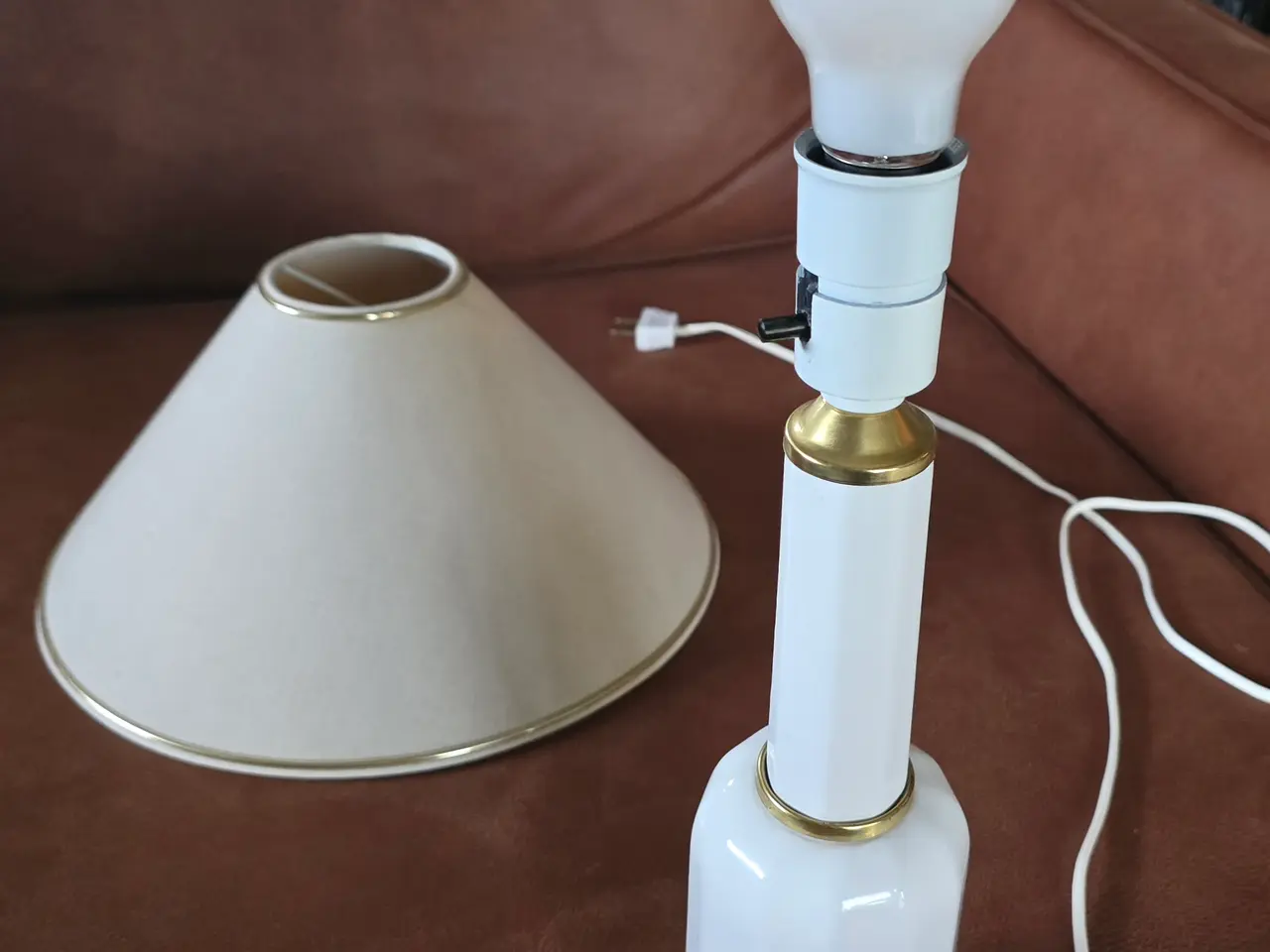 Billede 3 - Smuk klassisk Heiberg bordlampe – Flot messingbund