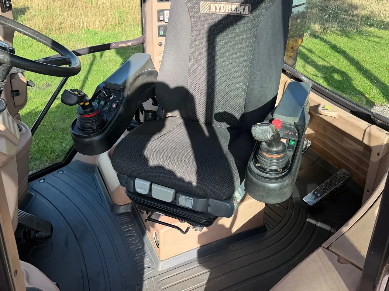 Billede 16 - Hydrema 928 D Virkelig fin, og velkørende rendegraver med Engcon rotortilt med klo