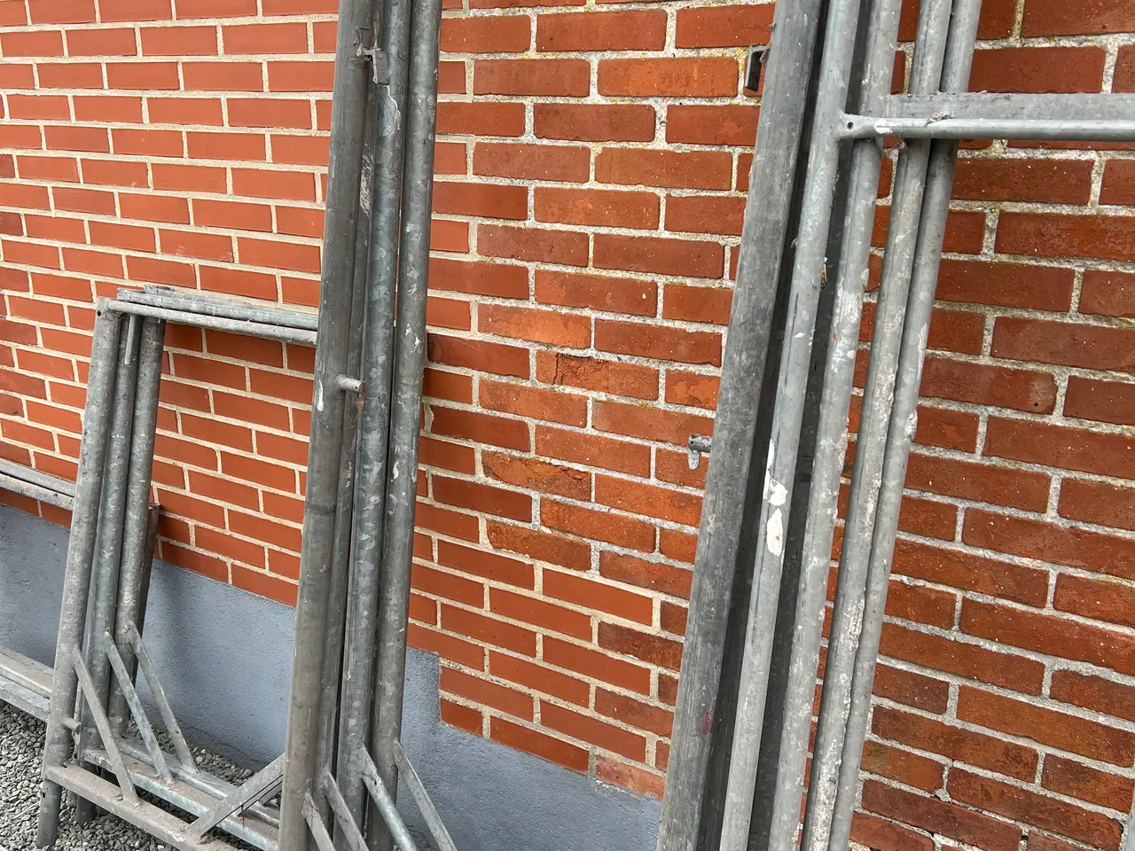 Billede 1 - Facade stillads.