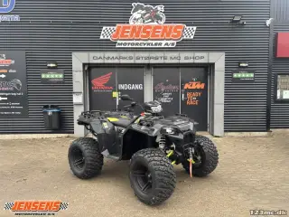 Polaris Sportsman XP 1000 S er på traktor plade
