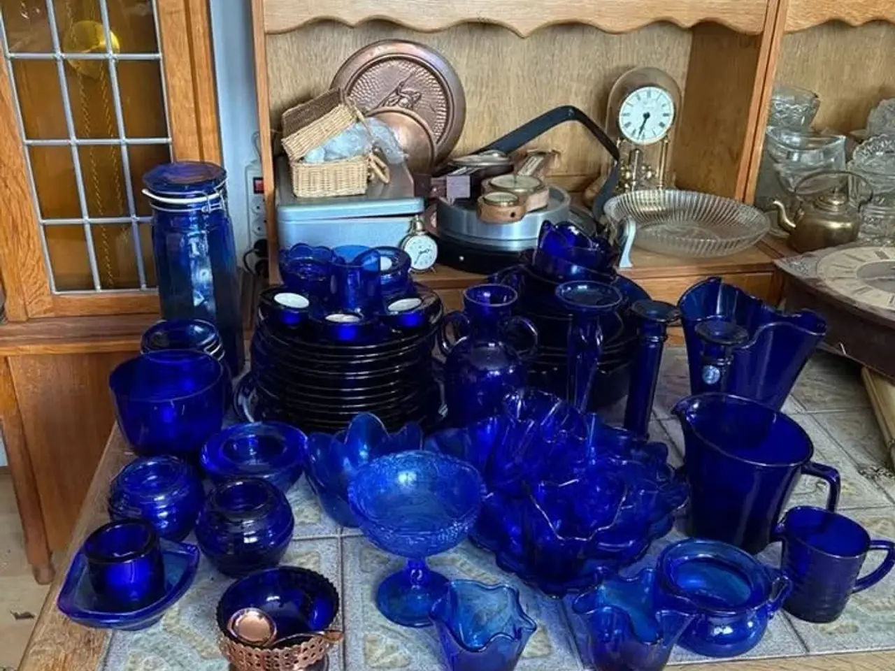 Billede 1 - 🟦 Stort mørkeblåt glasstel + retro plastbeholdere