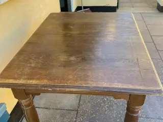 Ældre Spisebord