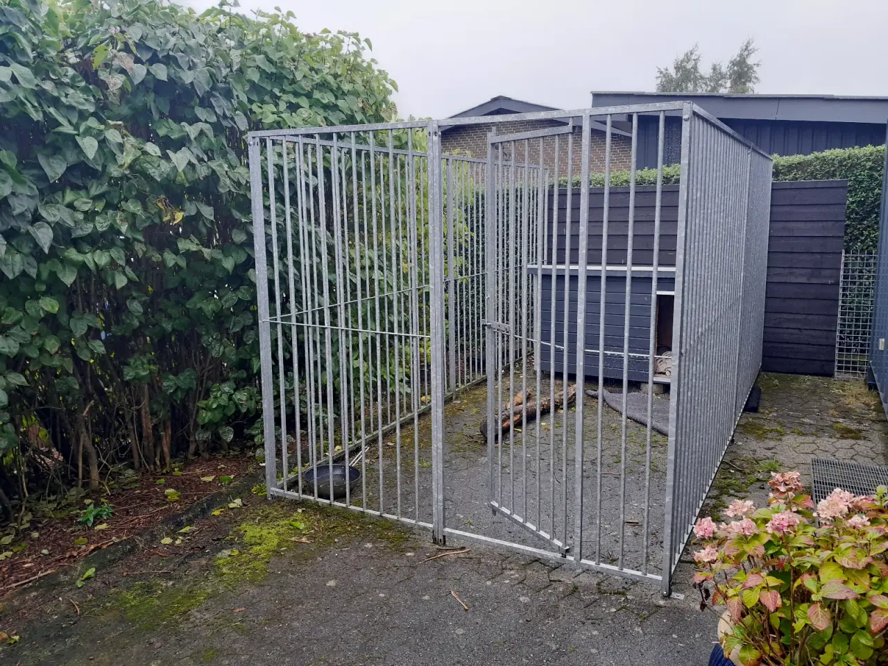 Billede 1 - Galvaniseret hundegård m isoleret hus