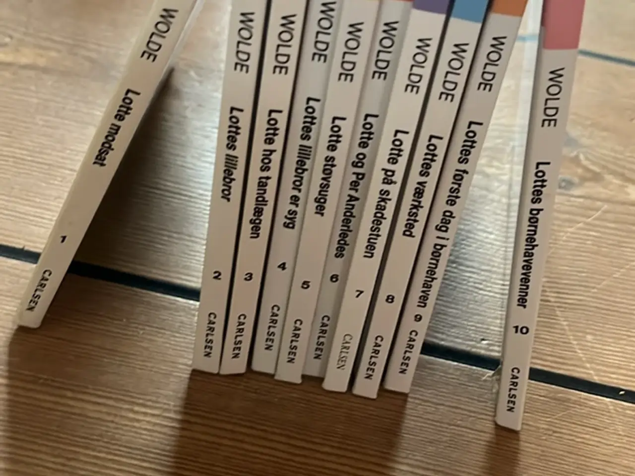 Billede 2 - Alle totte og Lotte bøger