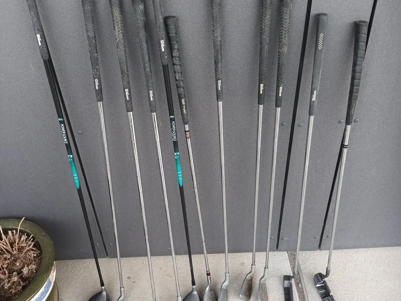 Billede 4 - 11 WILSON JERN GOLFKØLLER 2 BILLEDER AF KØLLERNE
