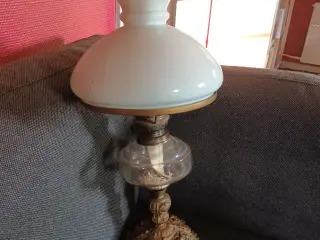 Antik petroleumsbordlampe