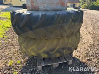 Kleber Super 9 traktordæk på fælge med 8 låse 2 styk.