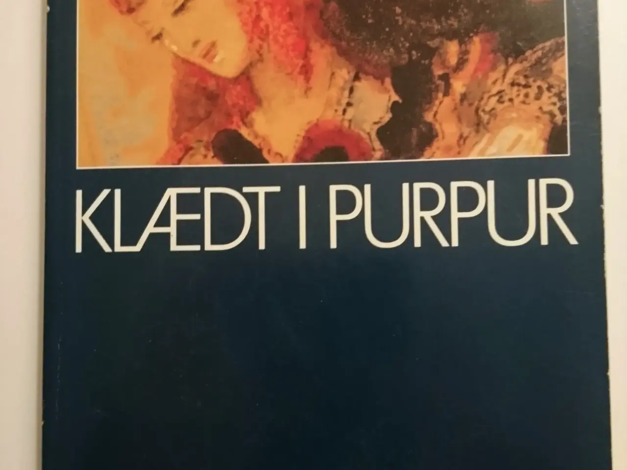 Billede 1 - Klædt i purpur Af Dorit Willumsen