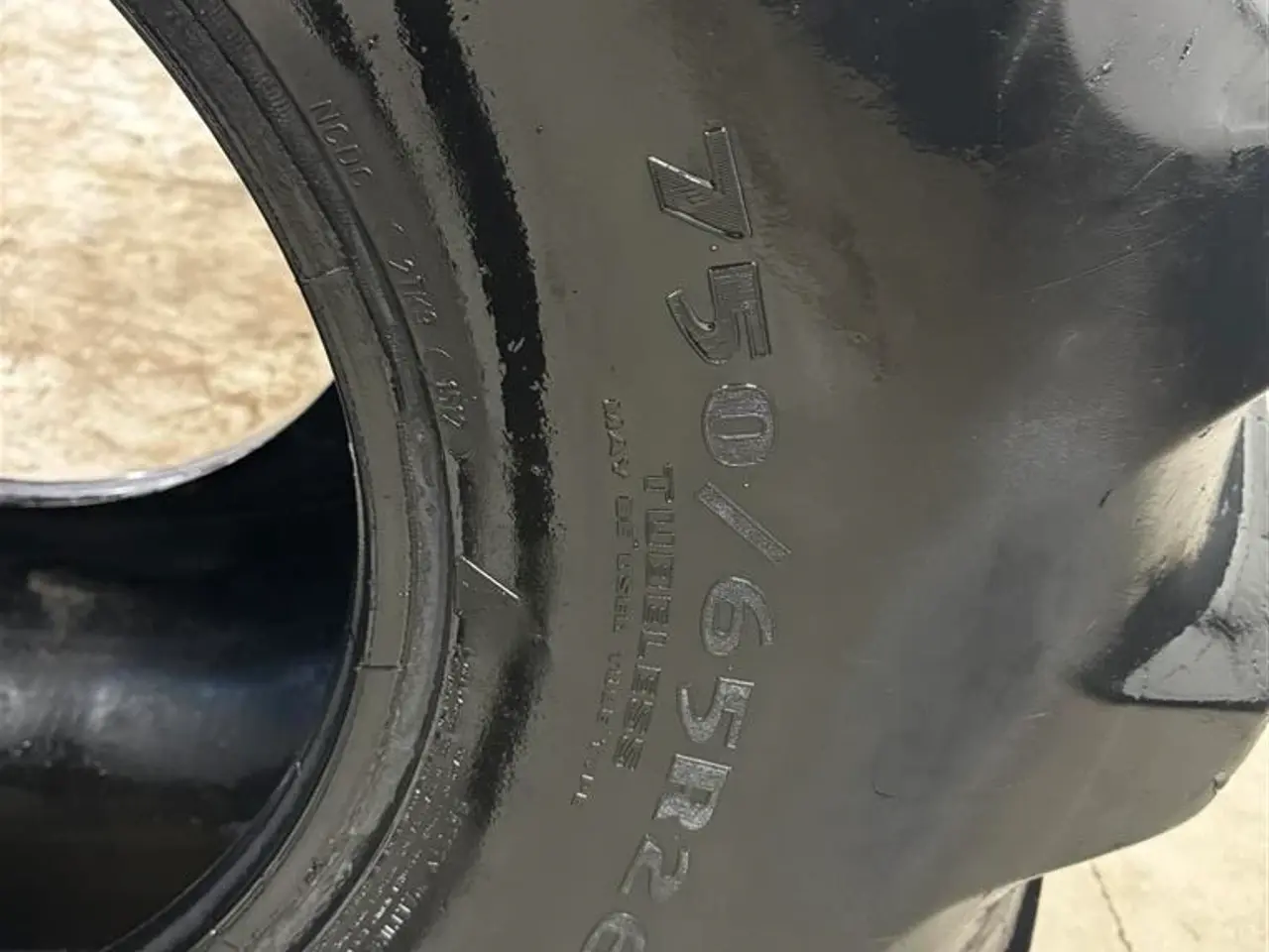 Billede 2 - Goodyear 750/65R26