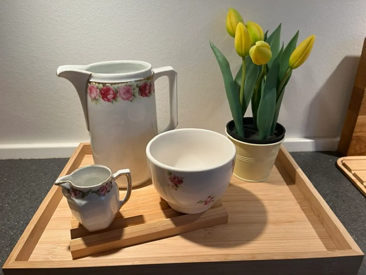 Billede 2 - Romantisk 3-delt vintagesæt i porcelæn med roser