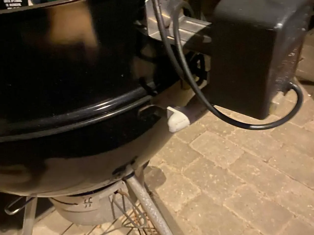 Billede 2 - Weber kuglegrill 57 cm. inkl. Rotisserie med motor