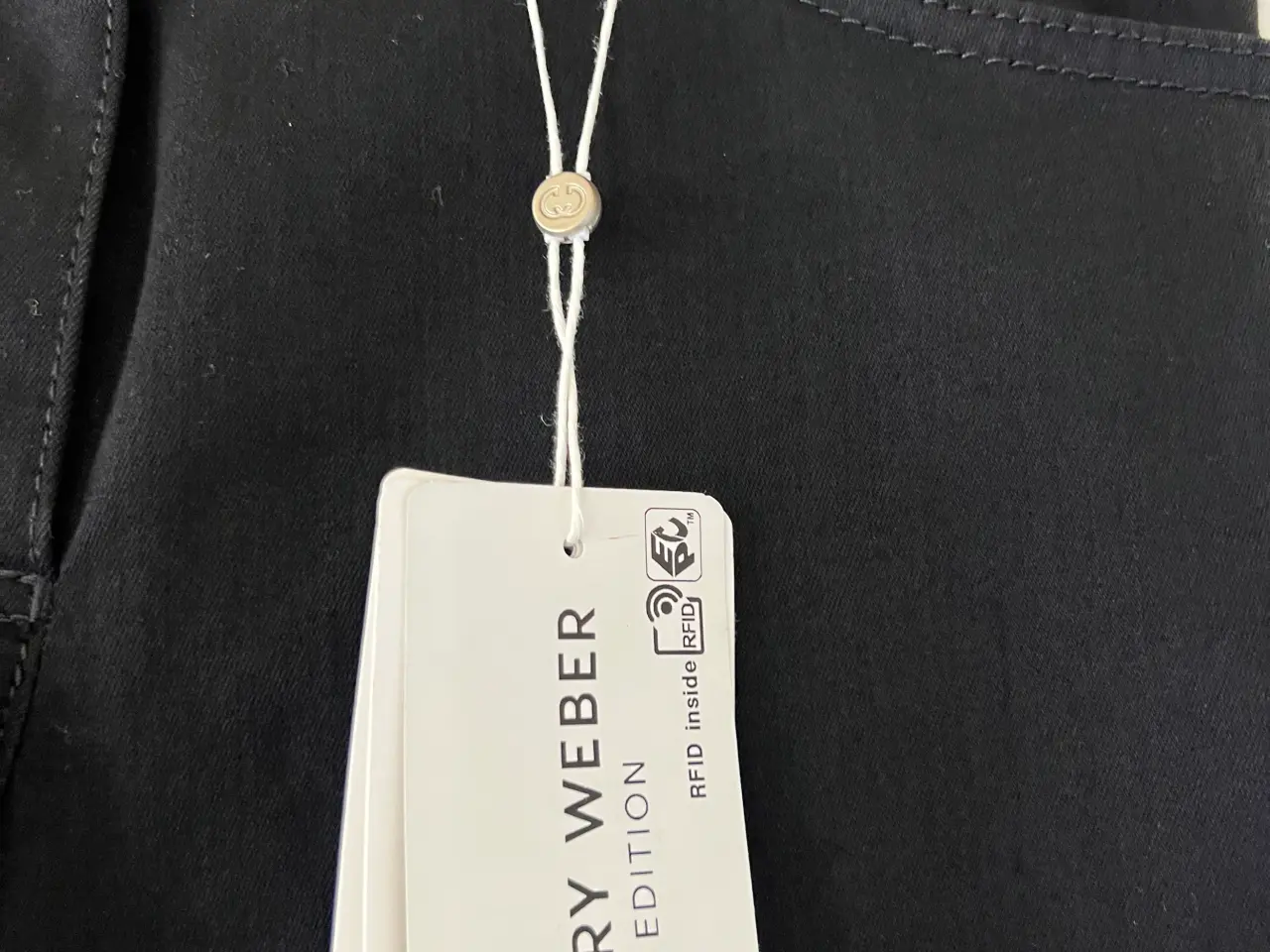 Billede 11 - NYE og Ubrugte Sorte Jeans fra Gerry Weber (Str. 3
