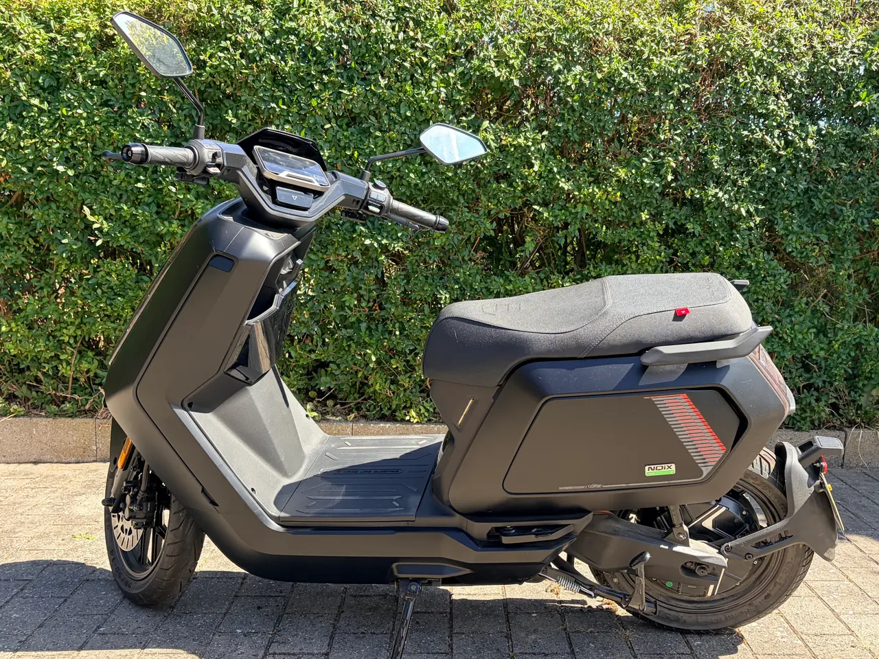 Billede 4 - 2026 NIU NQiX 150, Sort - 30 km/t el-knallert