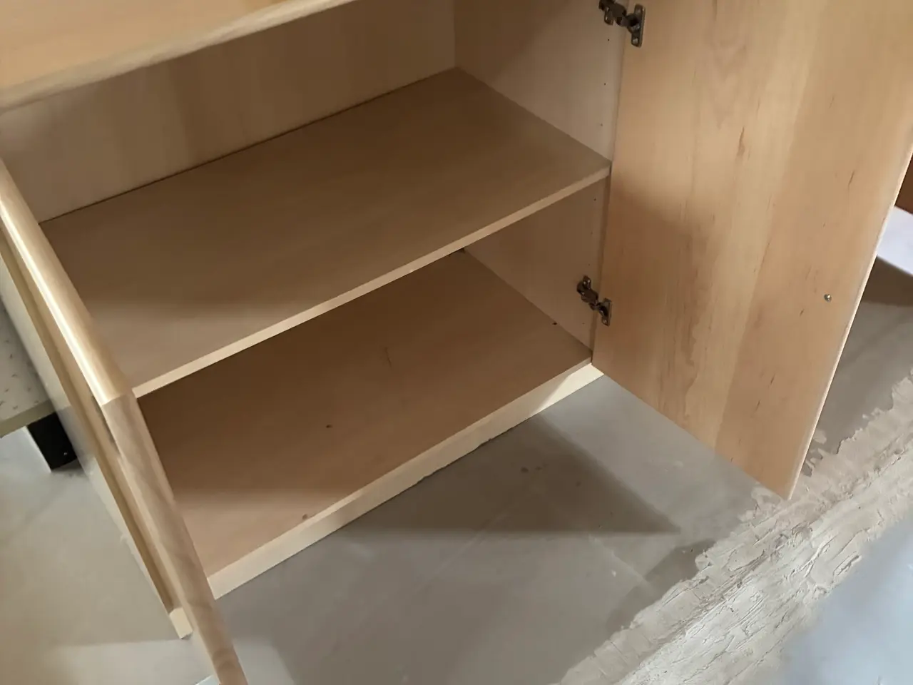 Billede 3 - Skænk med massiv topplade og låger