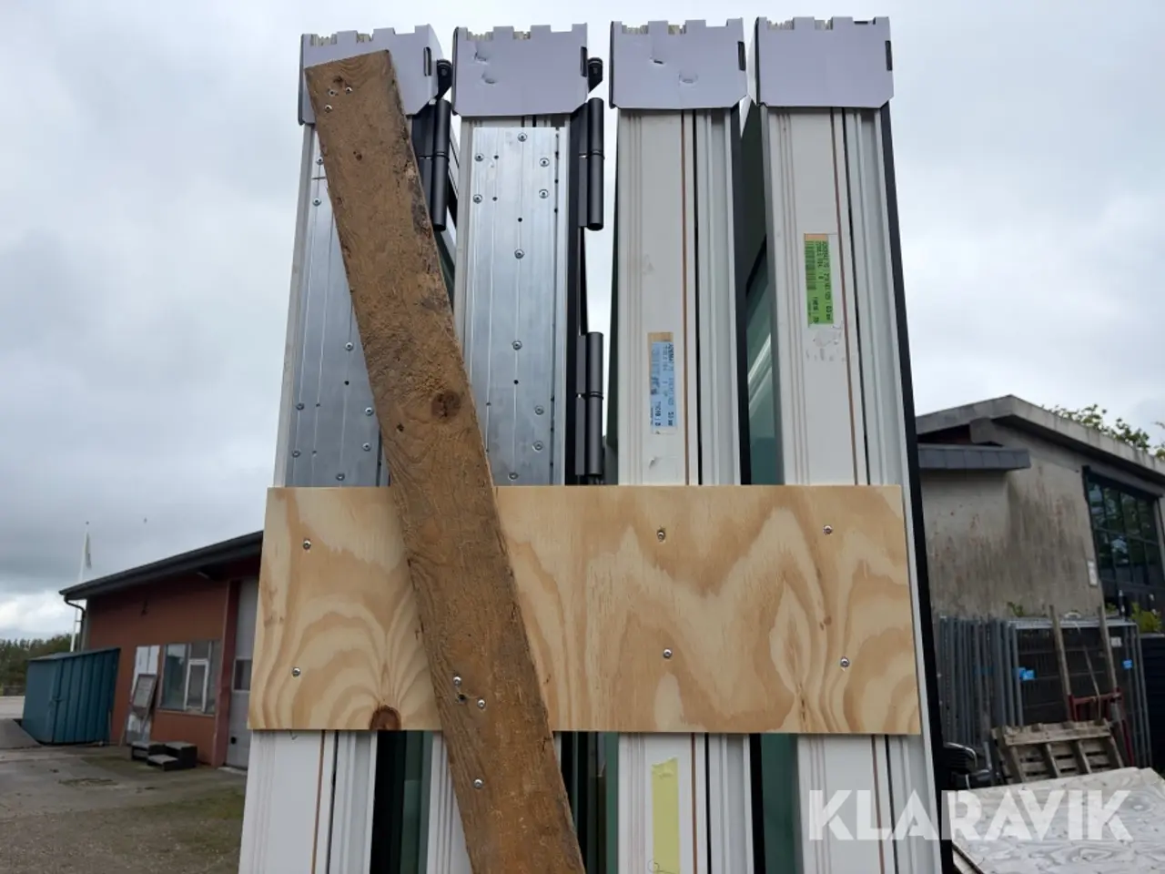 Billede 6 - Træ/alu vinduer Kastrup RAL 9017 Trafiksort 4 styk