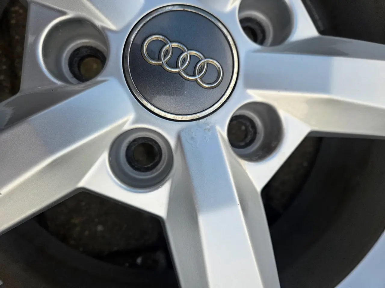 Billede 6 - Audi alufælge 16"