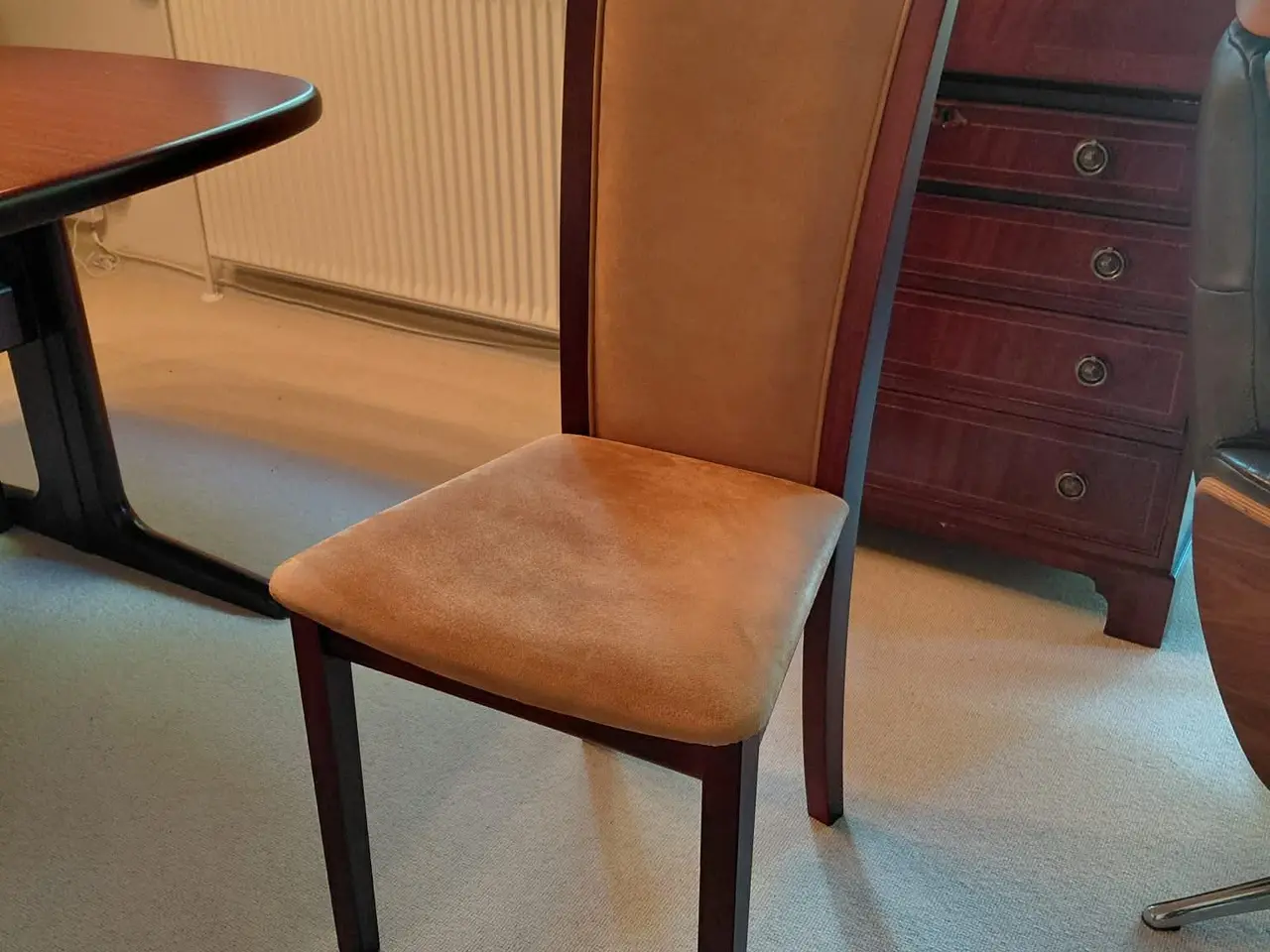 Billede 5 - Spisebord med seks stole fra Skovby