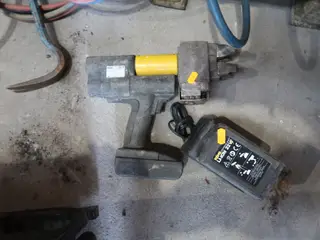 Akku axialpresse REMS 573008 med 2 stk. Batterier og lader