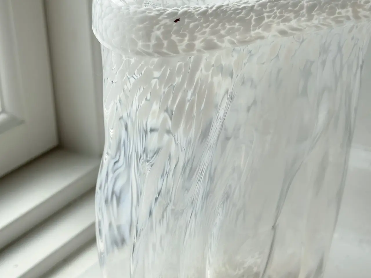 Billede 4 - Flad vase, hvidmeleret glas