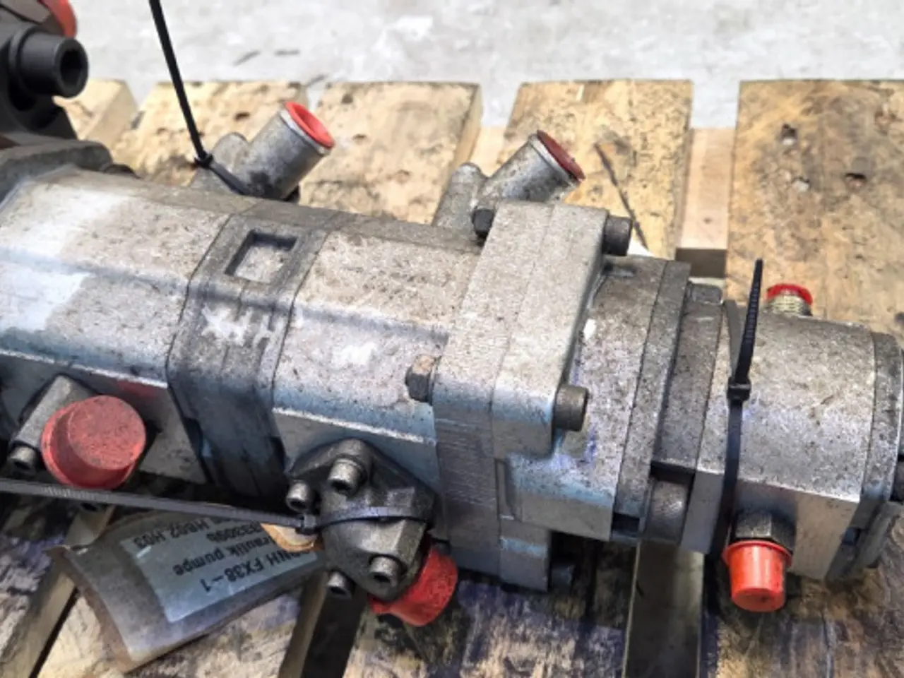 Billede 5 - New Holland FX38 Hydraulikpumpe 84814889