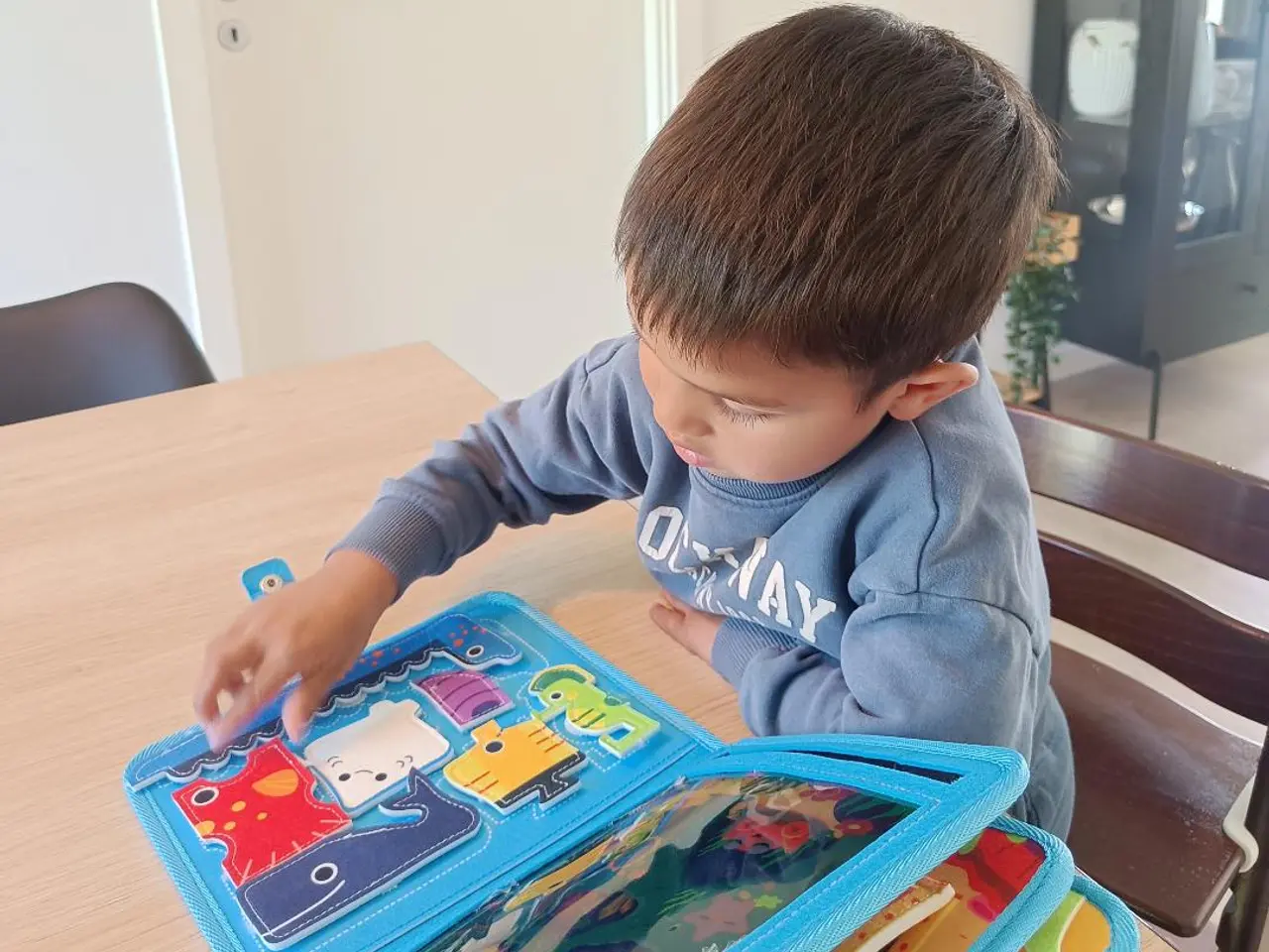 Billede 2 - Aktivitetsbog med havdyr – sensorisk busy book 