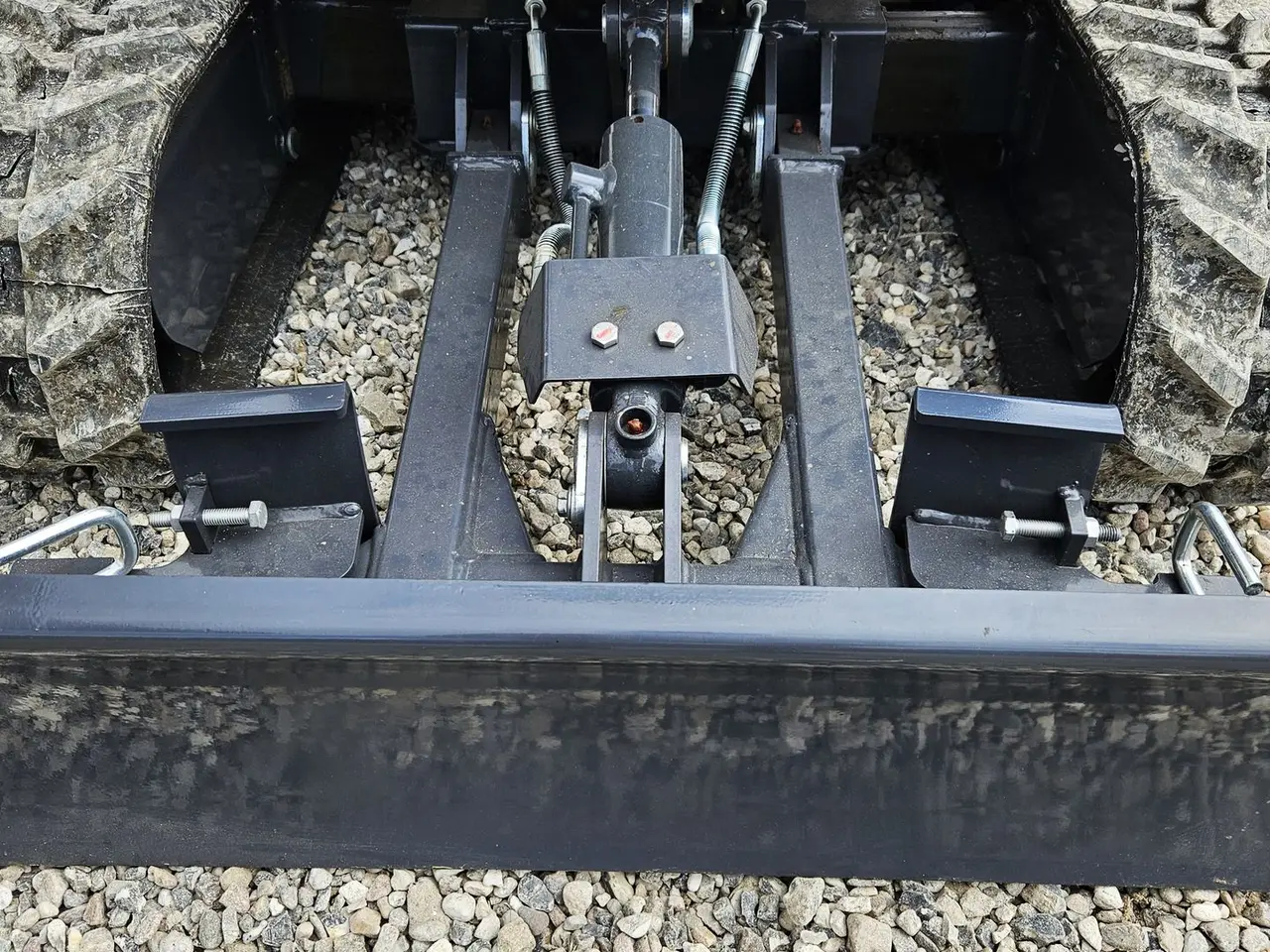 Billede 9 - MOLE M12  / fabriksny / med skovle & Kubota motor