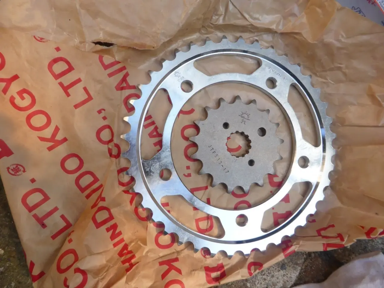 Billede 1 - Tandhjul for og bag SV1000