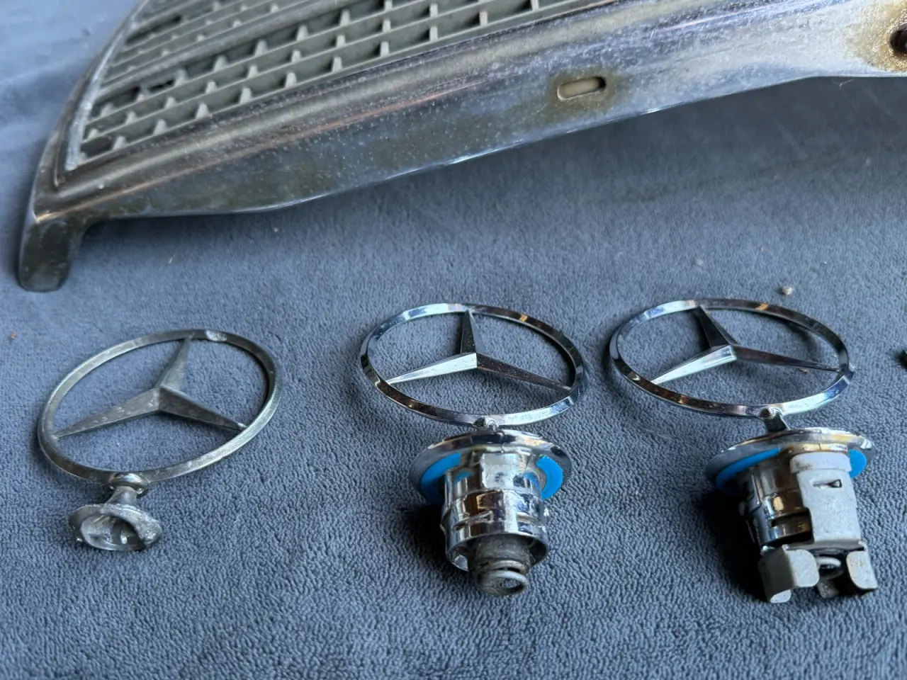 Billede 5 - Mercedes stjerner & 240D/306D logoer