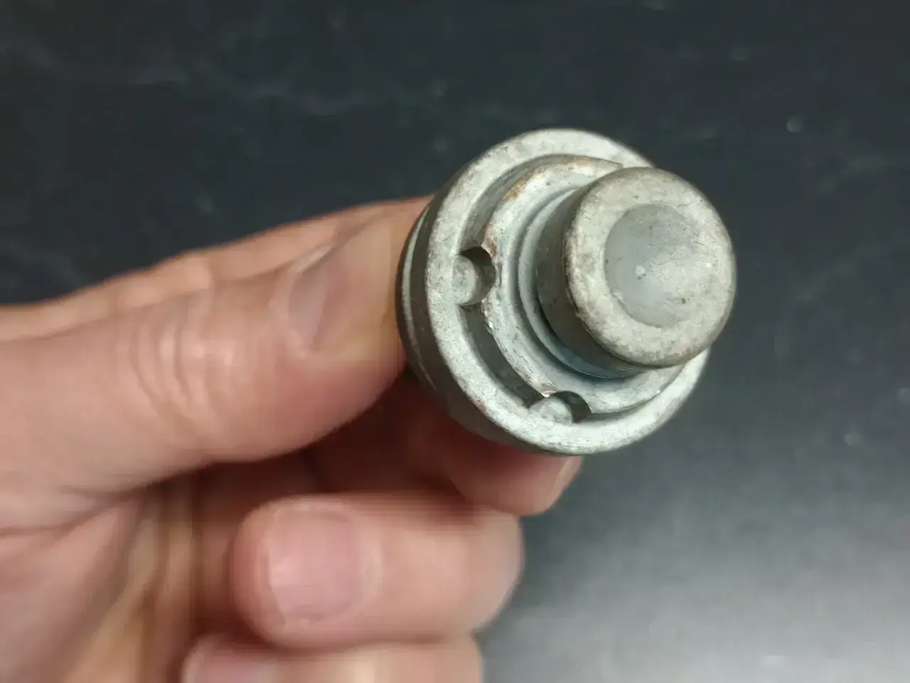 Billede 12 - Suzuki, Peugeot, Nissan, BMW emblem, låsebolte,