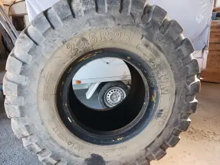 Gummiged dæk 23,5 * 25